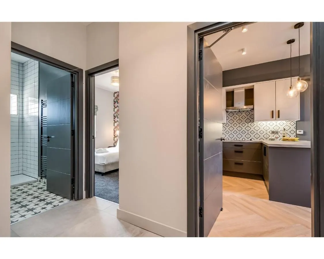 Central Belfast Apartments: University Street Apartment