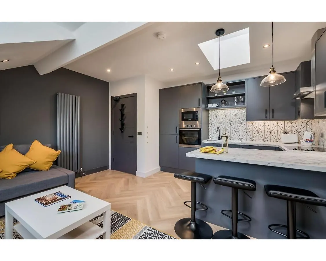 Central Belfast Apartments: University Street