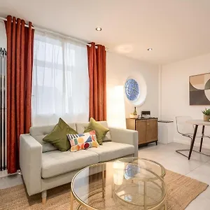 Apartments, Salisbury Apartment